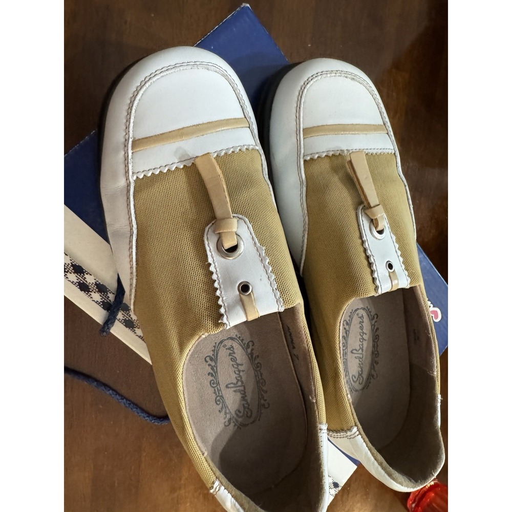 Sandbaggers Golf Shoe Women 7 Anna Almond White Slip On Water Resistant EUC SB18